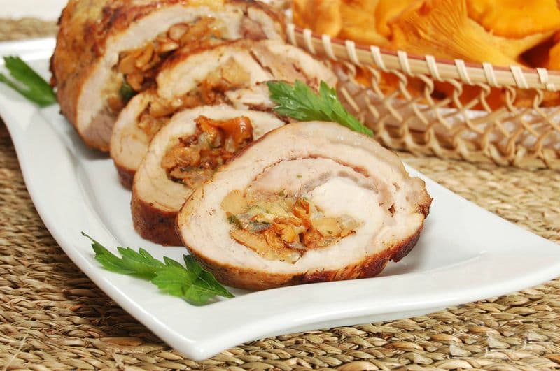 Рулет Куриный с сыром и грибами вес  ЛЭНД